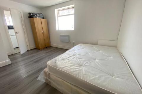 Studio to rent, Croydon CR0