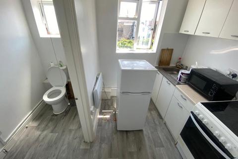 Studio to rent, Croydon CR0