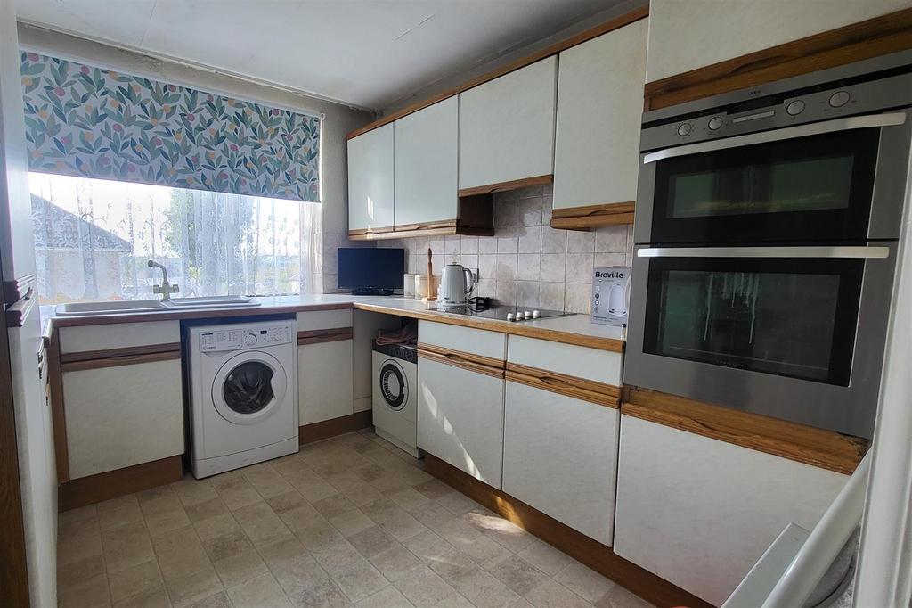 KITCHEN (first floor)