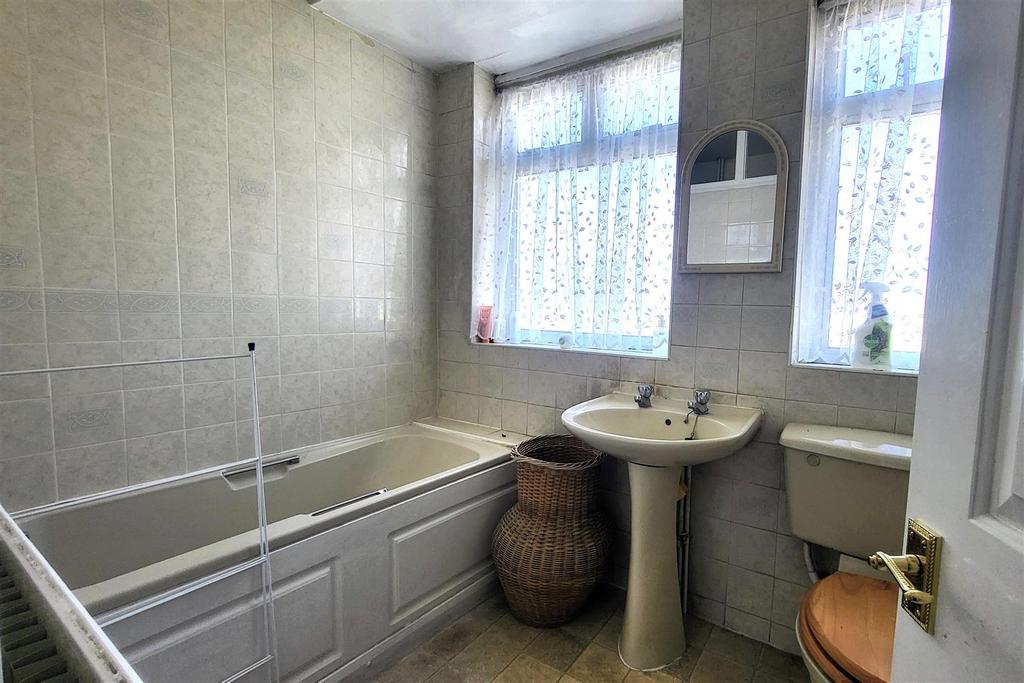 BATHROOM  (first floor)