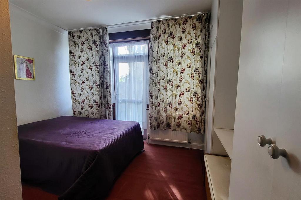 REAR BEDROOM (ground floor)