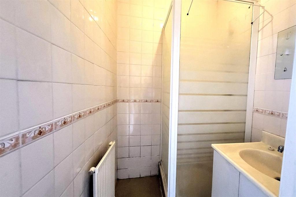 ENSUITE SHOWER ROOM (ground floor)