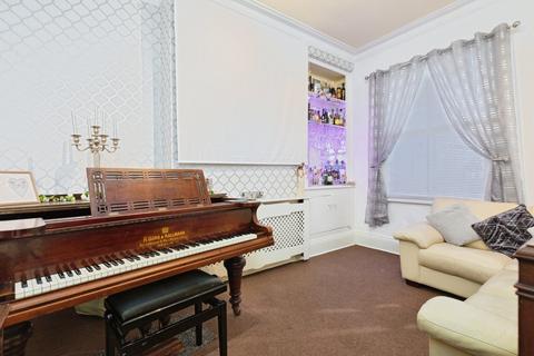 6 bedroom terraced house for sale, Granville Square, Scarborough YO11