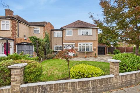 Gilmore Crescent, Ashford, Surrey, TW15