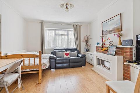 4 bedroom end of terrace house for sale, Highwood Avenue, North Bushey