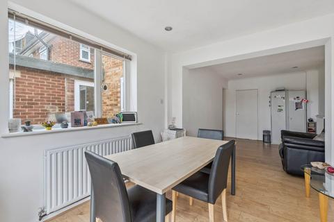 4 bedroom end of terrace house for sale, Highwood Avenue, North Bushey