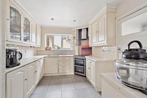 4 bedroom end of terrace house for sale, Highwood Avenue, North Bushey