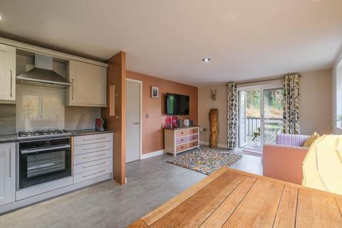 2 bedroom apartment for sale, Underbank Old Road, Holmfirth HD9