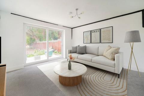 7 bedroom detached house to rent, Warren Road, Uxbridge UB10