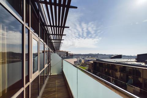 2 bedroom penthouse for sale, An immaculate 2 bedroom 2 bathroom apartment situated on the 6th floor