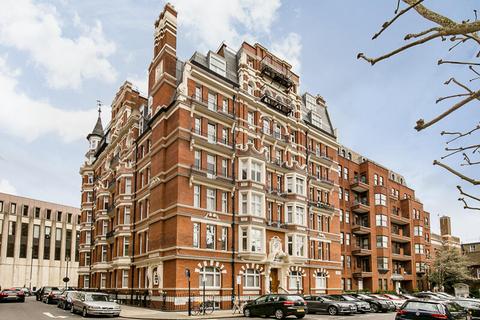 Iverna Court, Kensington