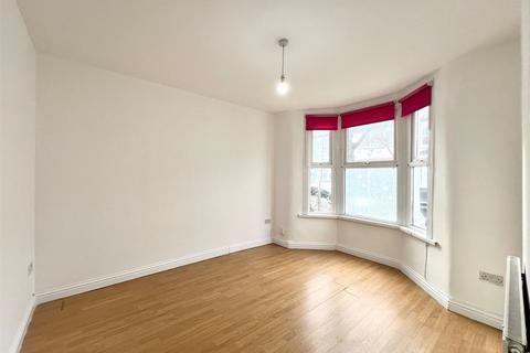 3 bedroom terraced house to rent, Holbrook Road, London E15