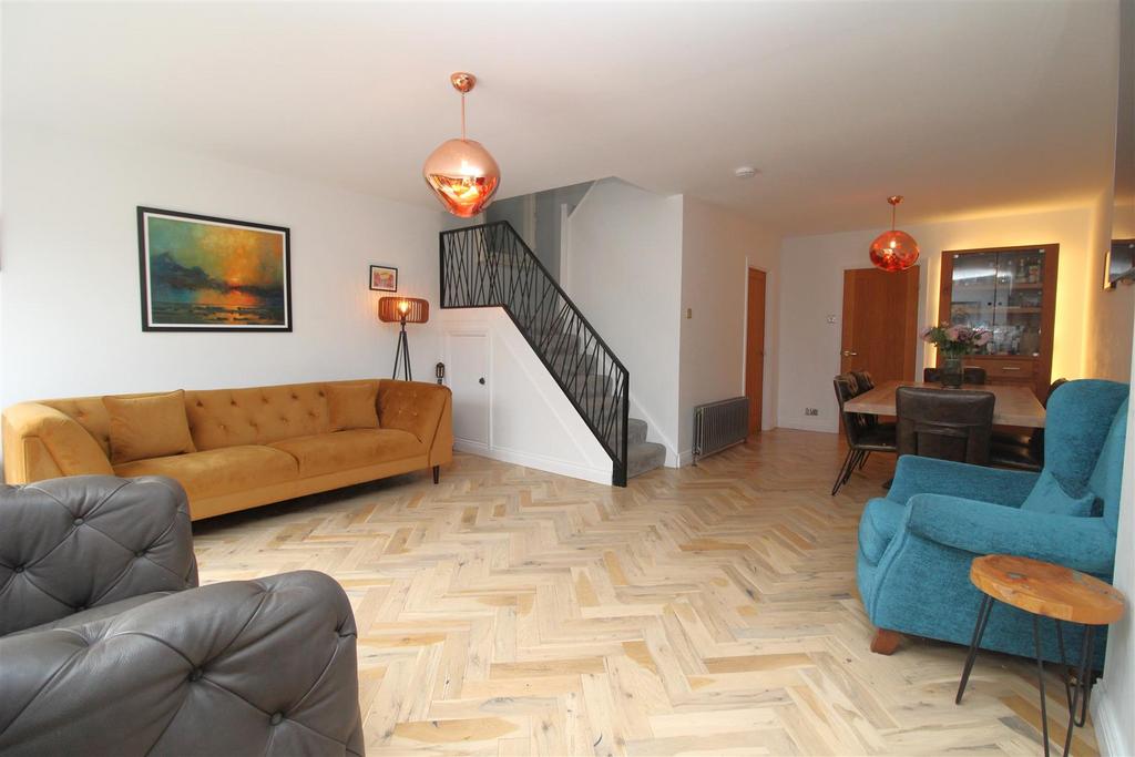 Lounge/Dining Room