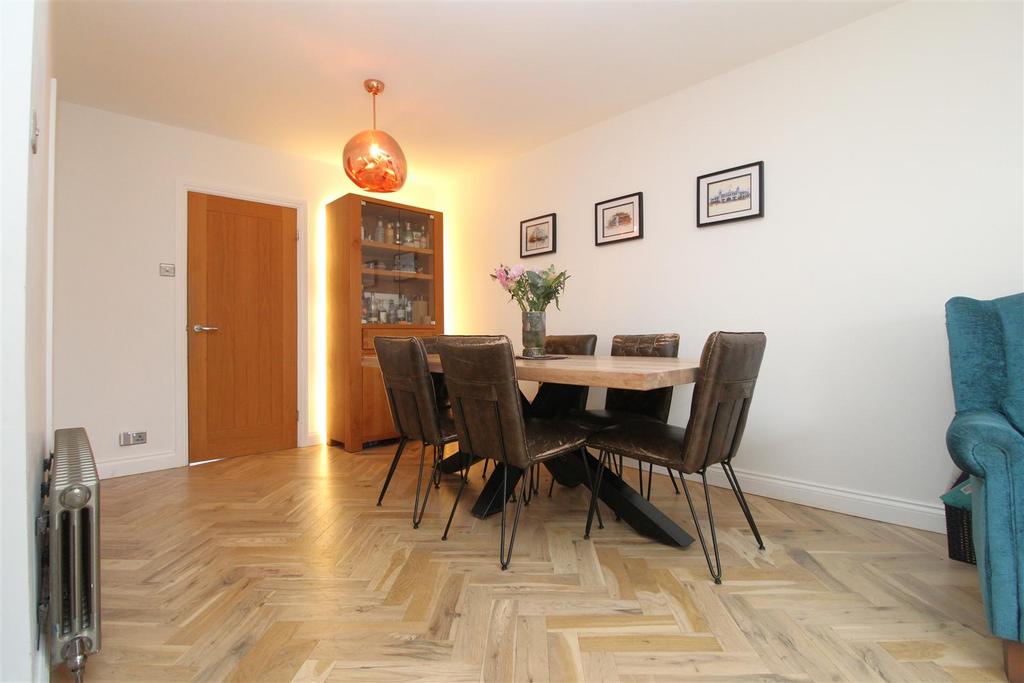 Lounge/Dining Room