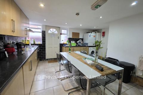 5 bedroom terraced house to rent, Cardigan Lane, Burley LS4