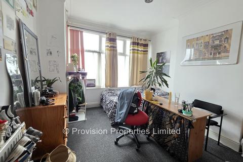 5 bedroom terraced house to rent, Cardigan Lane, Burley LS4