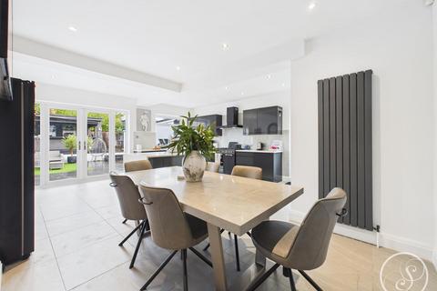 4 bedroom semi-detached house for sale, St. Matthews Walk, Leeds