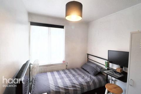 3 bedroom flat for sale, Berry Lane, London