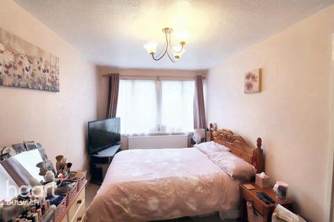 3 bedroom flat for sale, Berry Lane, London