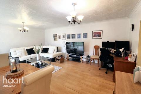 3 bedroom flat for sale, Berry Lane, London
