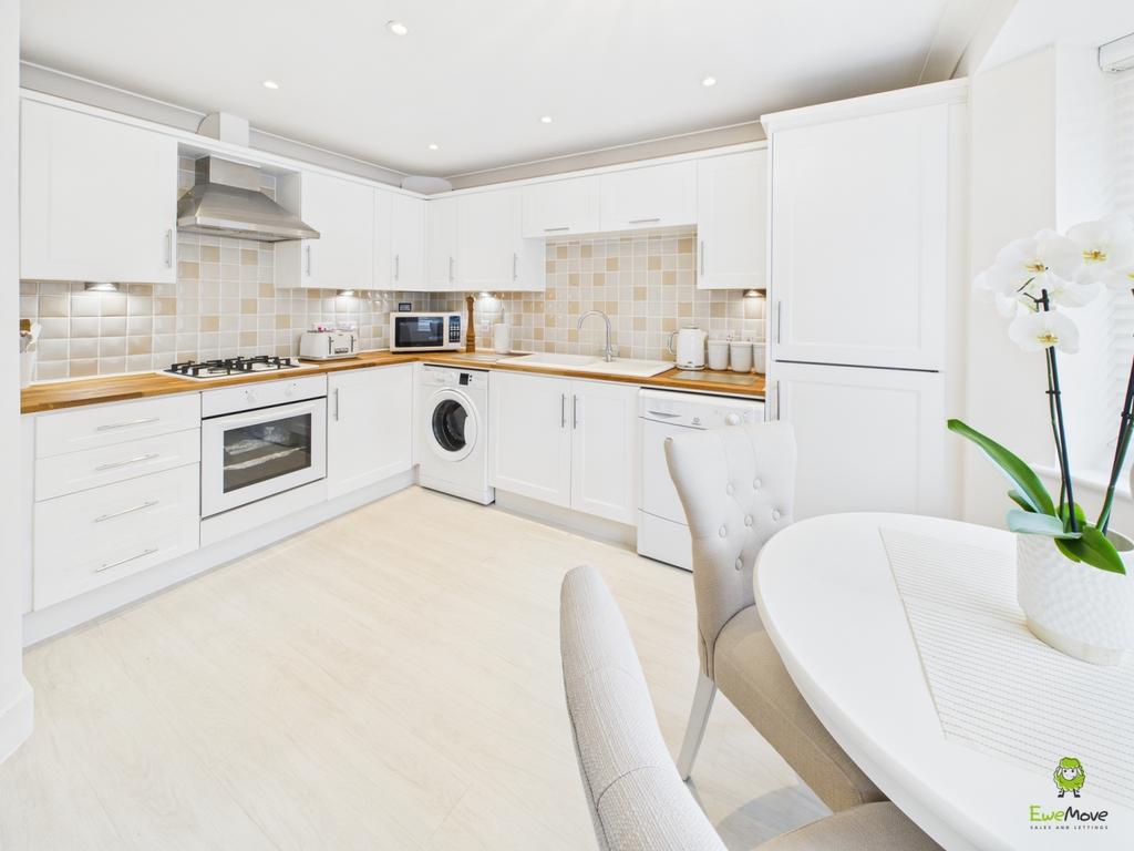 Kitchen Diner 1 James Hillier Ewe Move Bexley and D