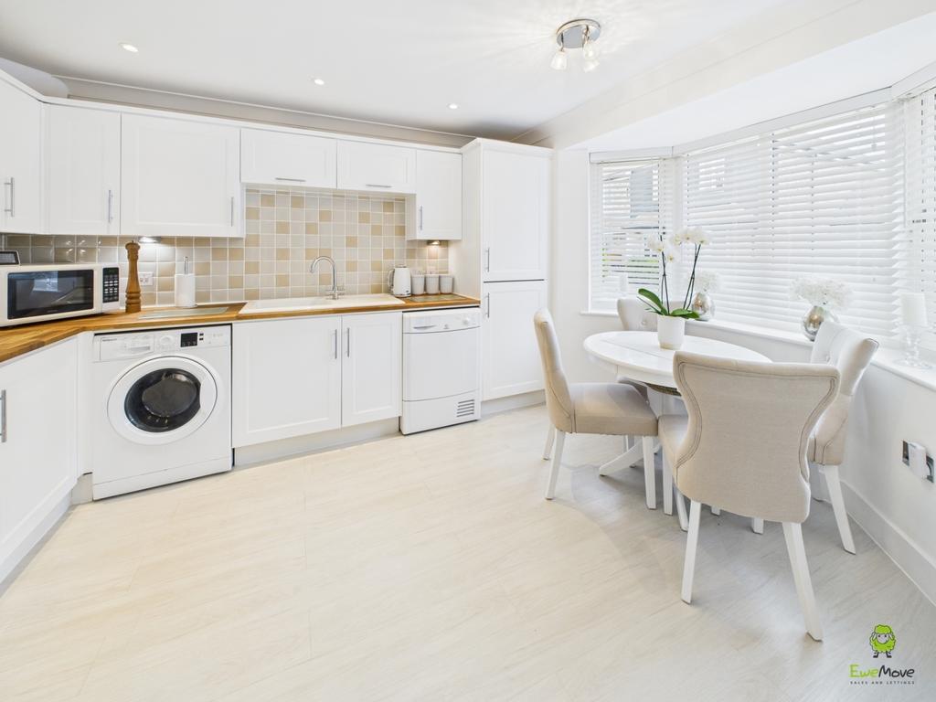 Kitchen Diner 2 James Hillier Ewe Move Bexley and D