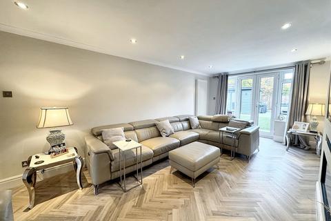 5 bedroom semi-detached house for sale, Lynton Crescent, Manchester M28