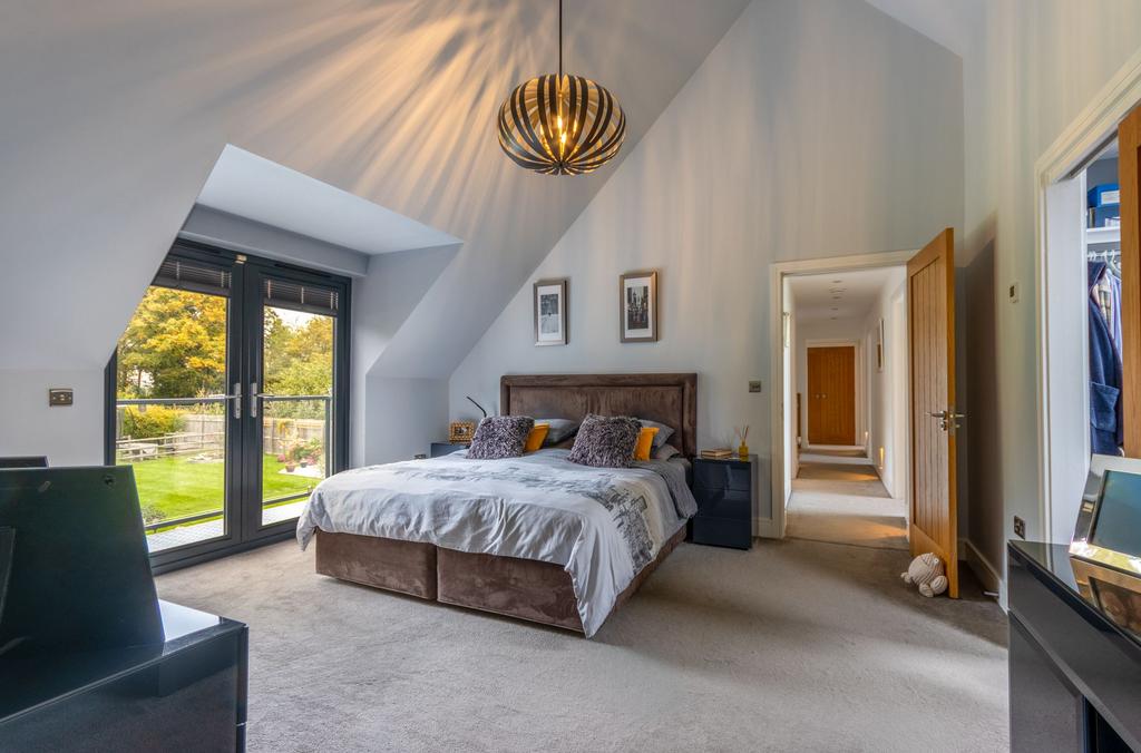 Master Bedroom es suite shower and dressing room