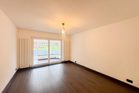 26 Clitheroe Drive, Bury, BL8 2JU