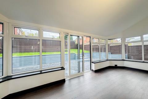 26 Clitheroe Drive, Bury, BL8 2JU