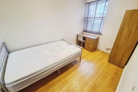 4 bedroom semi-detached house to rent, Cawdor Road, Manchester, Greater Manchester, M14