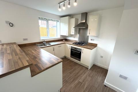 3 bedroom detached house to rent, Connaught Avenue, Radcliffe, M26