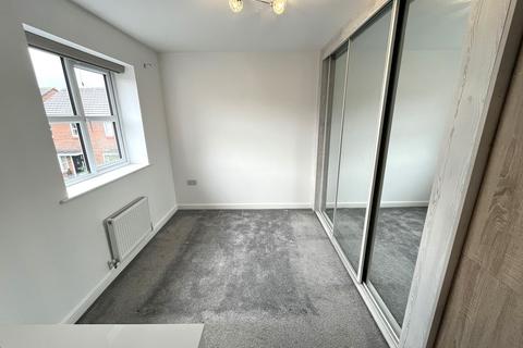 3 bedroom detached house to rent, Connaught Avenue, Radcliffe, M26
