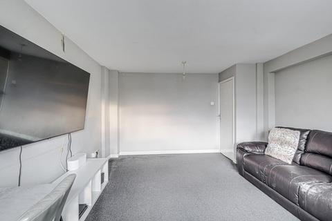 2 bedroom flat for sale, Elm Road, Leigh-on-sea, SS9