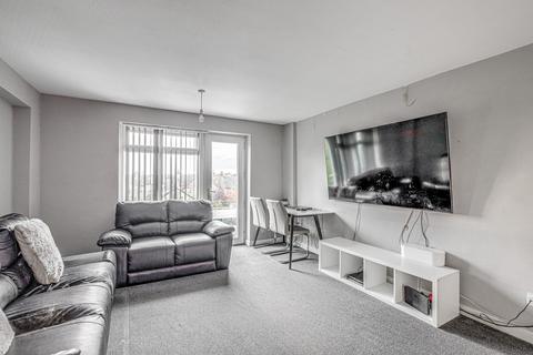2 bedroom flat for sale, Elm Road, Leigh-on-sea, SS9