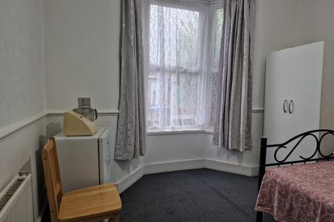 1 bedroom terraced house to rent, London N18