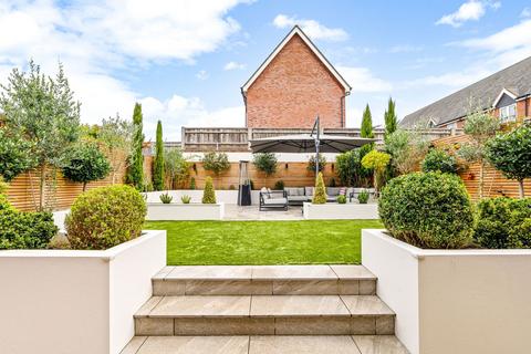 undefined, Woodview Way, Caterham CR3