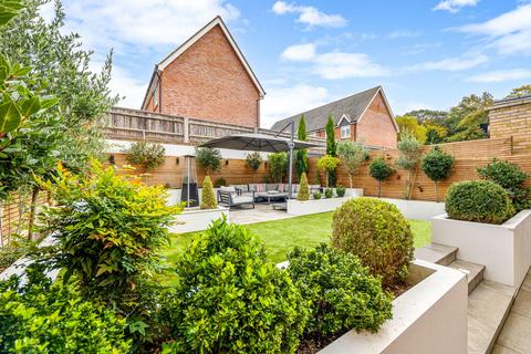 undefined, Woodview Way, Caterham CR3