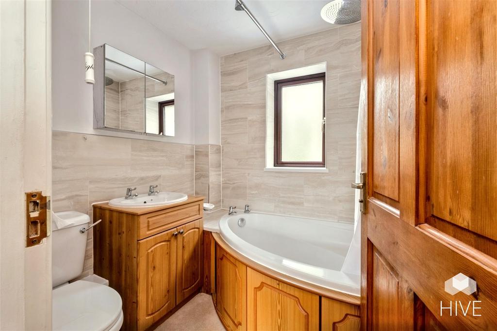 Bathroom w/shower