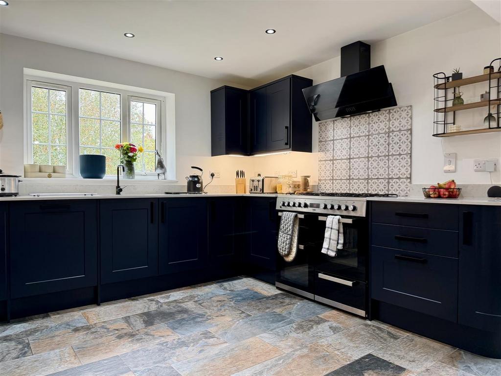 Fantastic kitchen/dining room