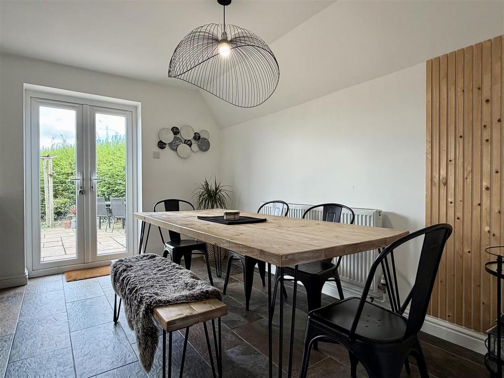 Fantastic kitchen/dining room
