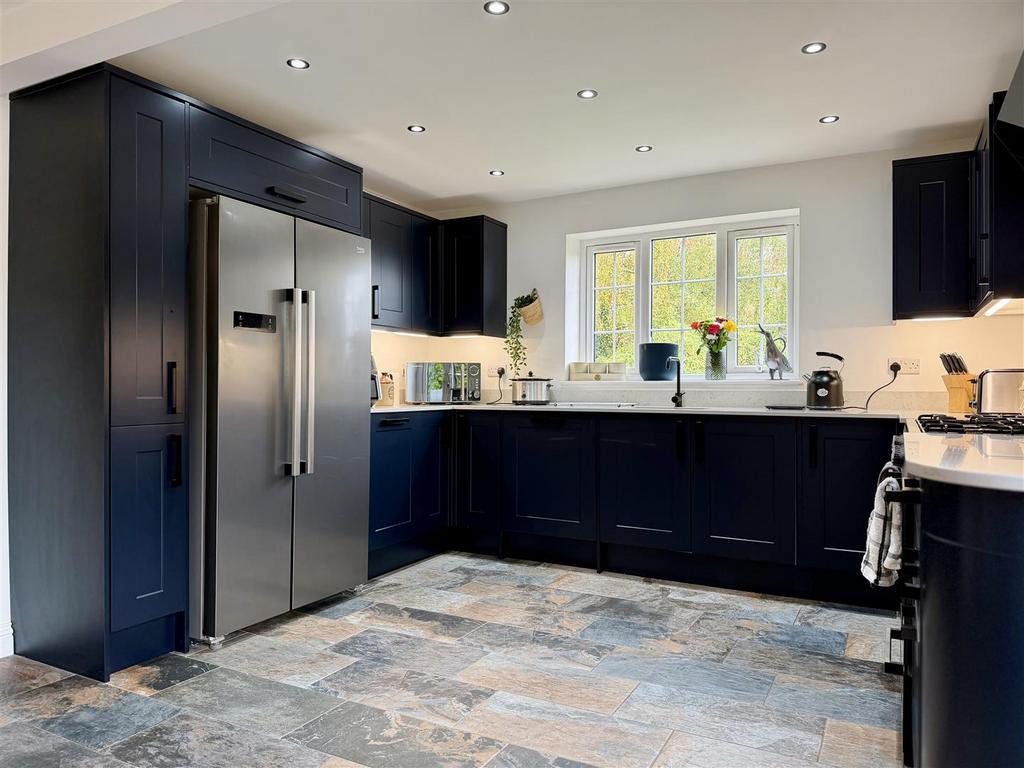 Fantastic kitchen/dining room