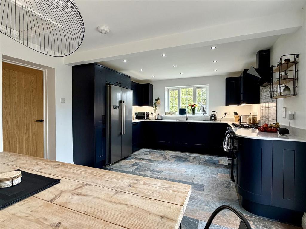 Fantastic kitchen/dining room