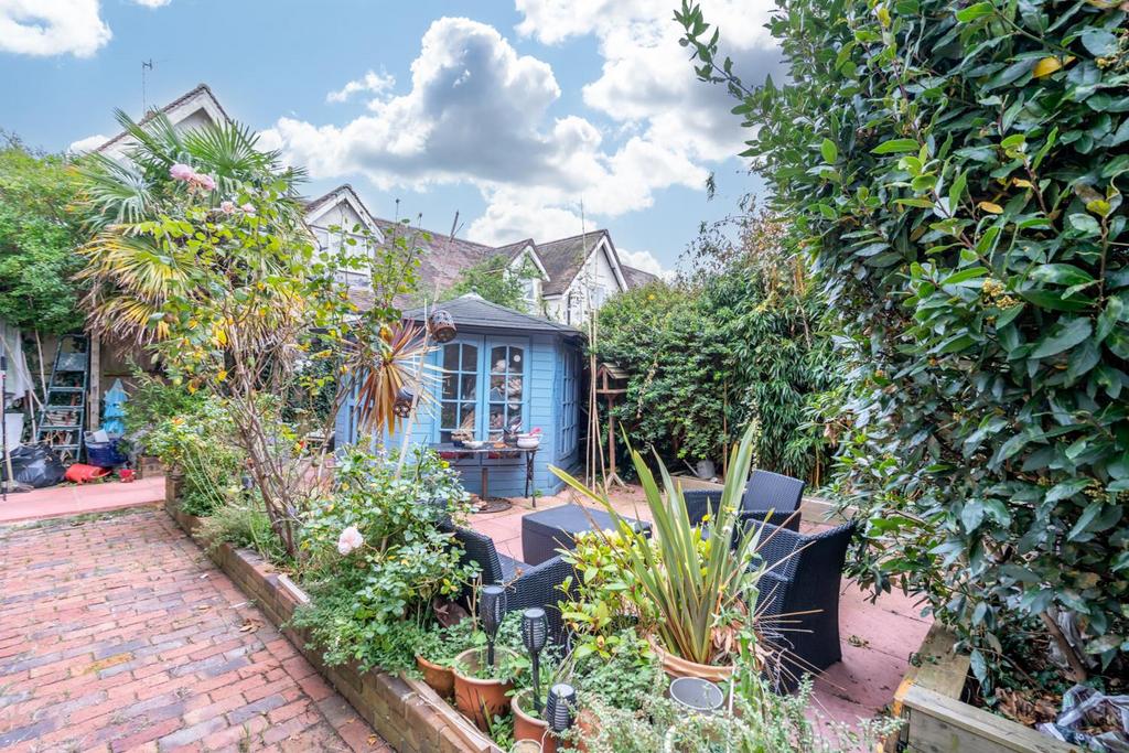 Rear Garden (2).jpg