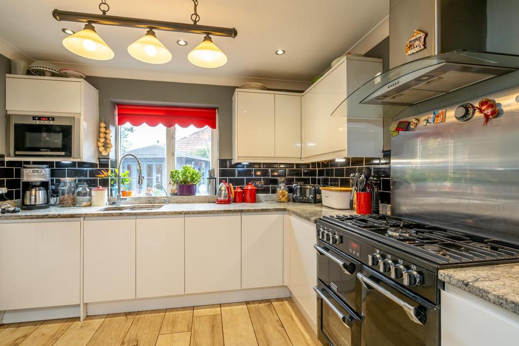Kitchen (2).jpg