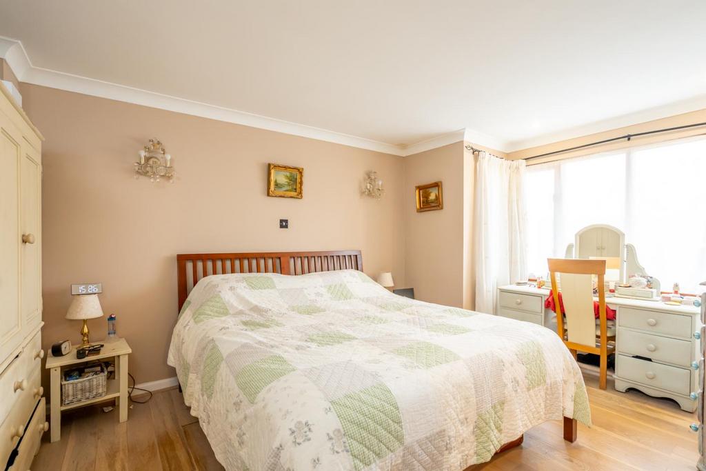 Bedroom 1.jpg