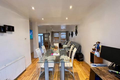 4 bedroom terraced house for sale, Craven Gardens, Barking