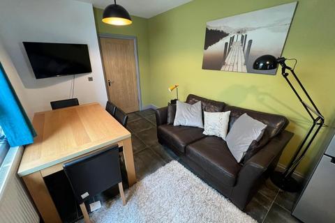 5 bedroom terraced house to rent, Heathfield Road, Cardiff, CF14