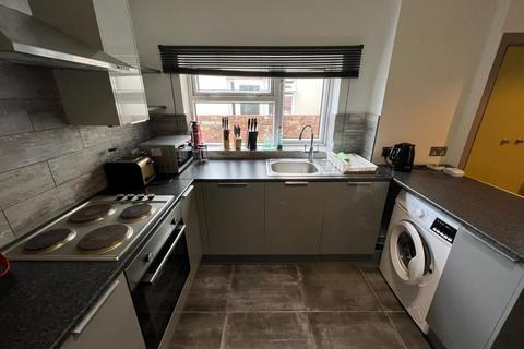 5 bedroom terraced house to rent, Heathfield Road, Cardiff, CF14
