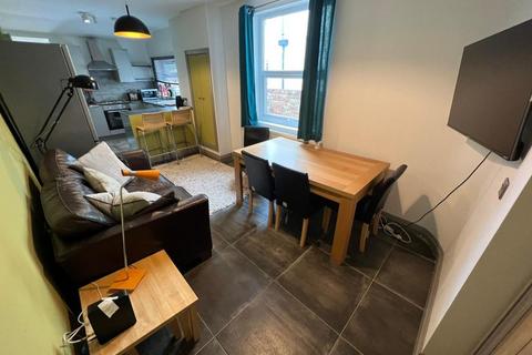 5 bedroom terraced house to rent, Heathfield Road, Cardiff, CF14